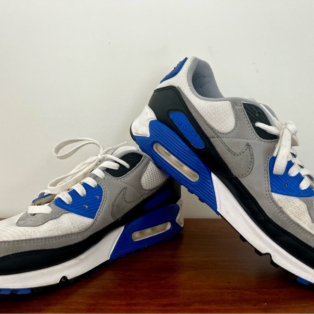 Nike Men’s AirMax Size 11 - GOOD CONDITION. Signs of wear noted in photos